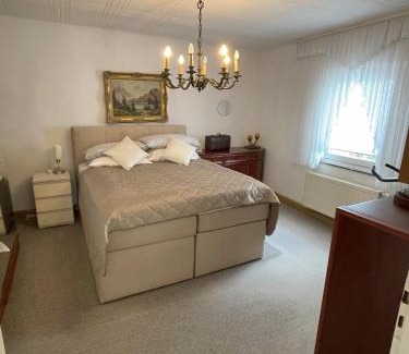 Riegelsberg Apartamento | 85qm mit Garten und eigener Garage für 6 Personen, Moderne trifft Tradition - Apartment "Rosie"