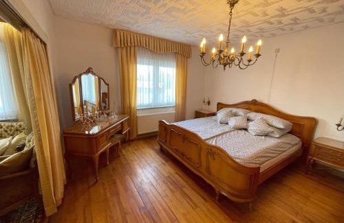 Riegelsberg Apartamento | 85qm mit Garten und eigener Garage für 6 Personen, Moderne trifft Tradition - Apartment "Rosie"