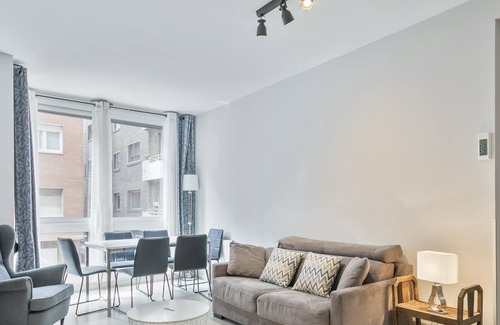 Gracia Apartamento | 87. Lesseps Apartment