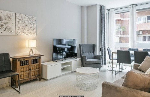 Gracia Apartamento | 87. Lesseps Apartment