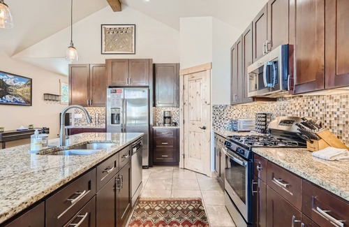 Warrior's Mark Casa | Walk to restaurants, shops, Quicksilver lift! Shuttle. Pet friendly.