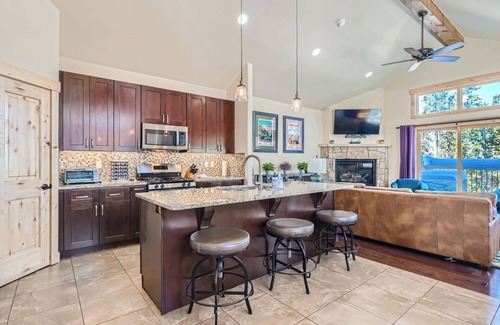 Warrior's Mark Casa | Walk to restaurants, shops, Quicksilver lift! Shuttle. Pet friendly.