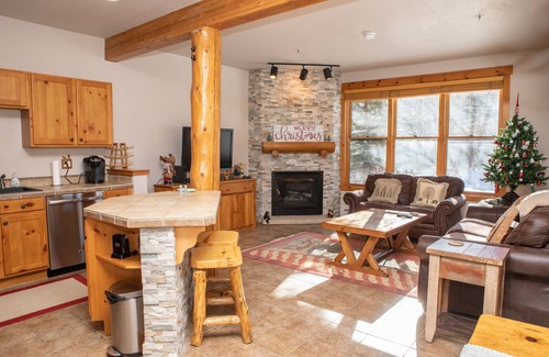 Keystone Condominio | 8750 Trappers Crossing 2 Bedroom Condo by RedAwning