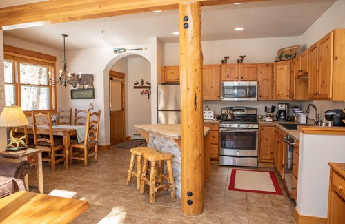 Keystone Condominio | 8750 Trappers Crossing 2 Bedroom Condo by RedAwning