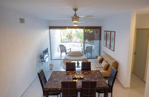 Municipio de Progreso Casa | 87965 Spacious and private retreat 1 block from the Ocean in Progreso East