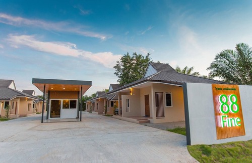 Phunphin Apartamento | 88 Fine Room @Surat Thani Airport