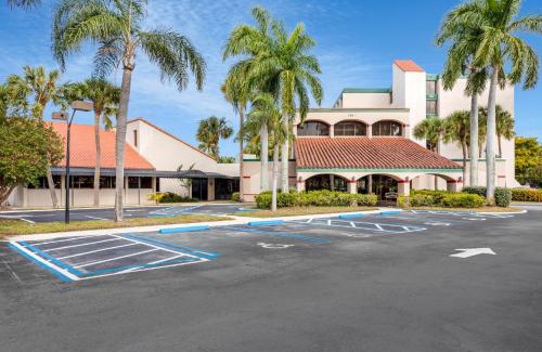 Villages of Palm Beach Lakes Hotel | 88 Palms Hotel & Event Center