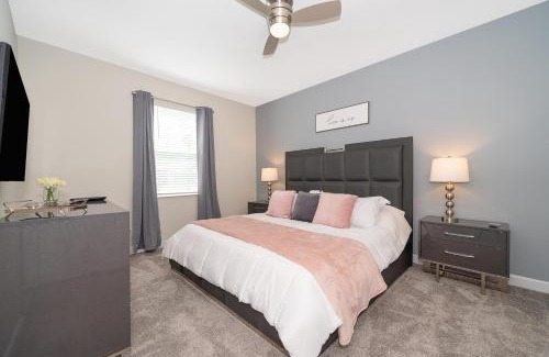 Loughman Casa | 8821JD LUXURY 6 BED/6 BA (SANITIZED)
