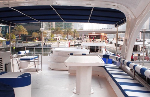 Dubai Alquiler De Eote | 88ft Superyacht with Jacuzzi - Cruising on hourly price basis
