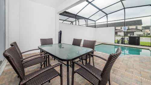 Bay Lake Casa | 8972 Amelia Downs