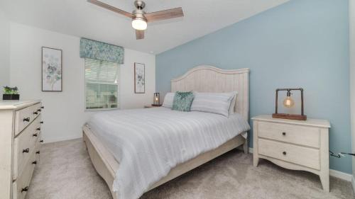 Bay Lake Casa | 8972 Amelia Downs