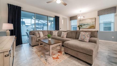 Bay Lake Casa | 8972 Amelia Downs