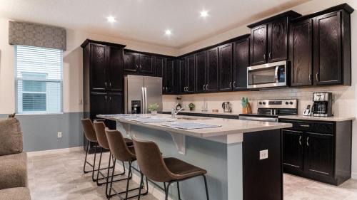 Bay Lake Casa | 8972 Amelia Downs