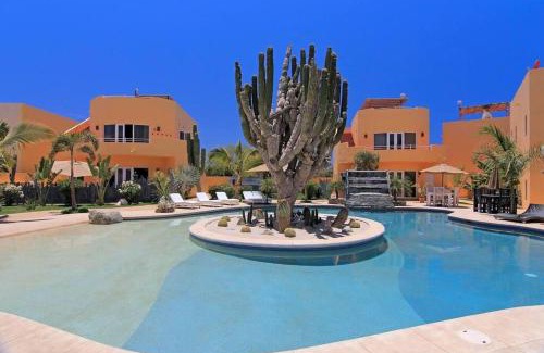 Cerritos Apartamento | 8AP Beautiful 1st Floor Condo, Pool Side, Cerritos