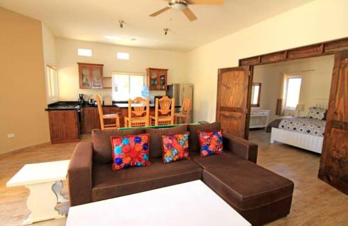 Cerritos Apartamento | 8AP Beautiful 1st Floor Condo, Pool Side, Cerritos