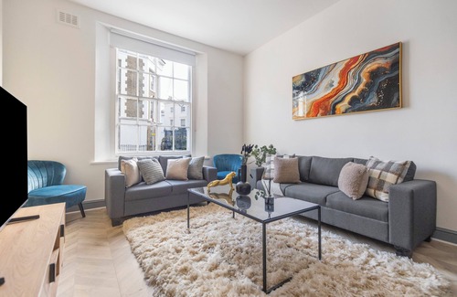 Camden Town with Primrose Hill Casa | 8BR Gem in Prime Location: Perfect for Group Stays