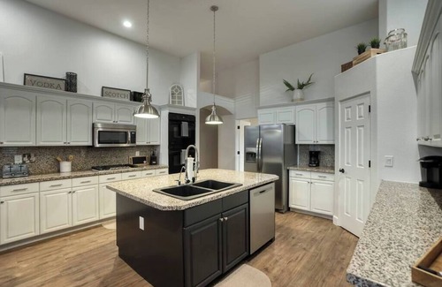 Sunset Ridge Casa | 8BR home with heated pool, spa, golf simulator