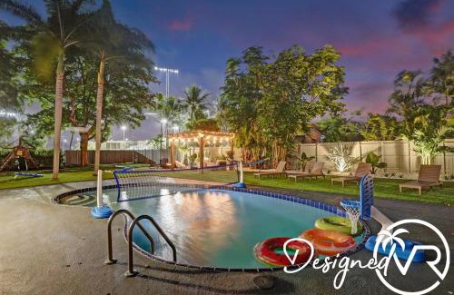Pompano Beach Casa | 8BR Resort with Pool & Tons of Games - 22 Guests