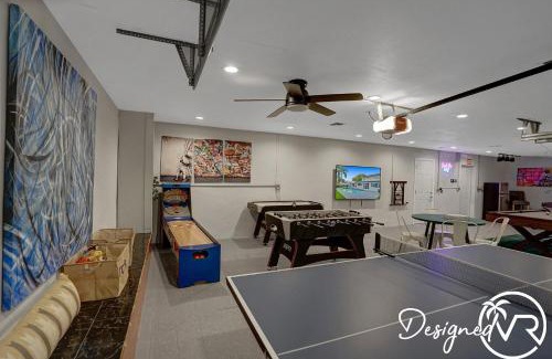 Pompano Beach Casa | 8BR Resort with Pool & Tons of Games - 22 Guests