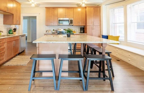 Shaw Casa | 8BR @ Tower Grove Park | Sleeps 22 / ABODEbucks