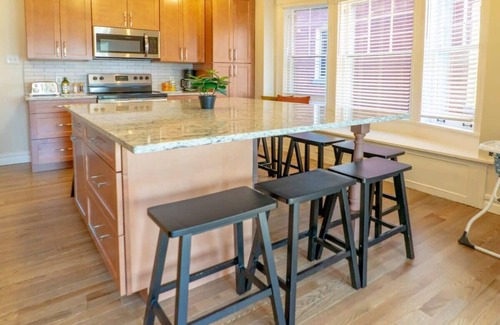 Shaw Casa | 8BR @ Tower Grove Park | Sleeps 22 / ABODEbucks