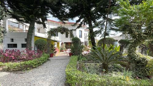 Bhimtal Hotel | 8fold-Pinecrest By LaRiSa, Bhimtal