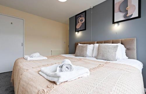 Little Hay Casa | 8Guests-3BR-Parking-FamilyFriendly-NearAirport