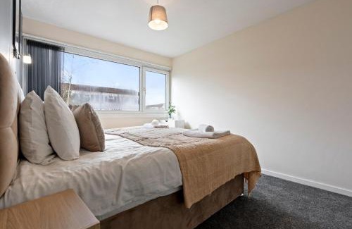 Little Hay Casa | 8Guests-3BR-Parking-FamilyFriendly-NearAirport