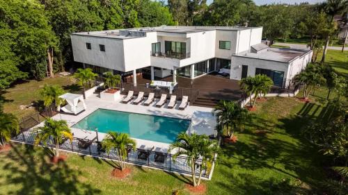 Plantation Casa | 8k SQ FT Villa Heated Pool Game Room Jacuzzi