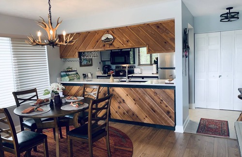 Lake Toxaway Condominio | DECEMBER 2025!!!! BOOK 5 NIGHTS GET 10% OFF! SMOKEY MOUNTAINS & WATER FALL VIEW!