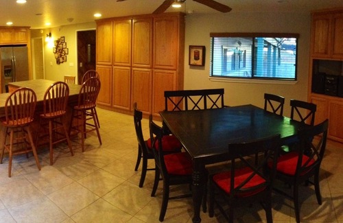 Georgetown Casa | 9 Acre Estate, 1 Acre Private Lake, 7 habitaciones, capacidad para 16, mascotas