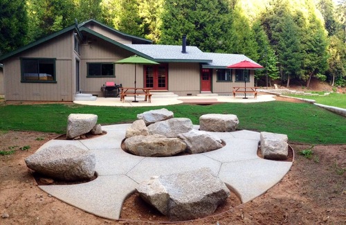 Georgetown Casa | 9 Acre Estate, 1 Acre Private Lake, 7 habitaciones, capacidad para 16, mascotas