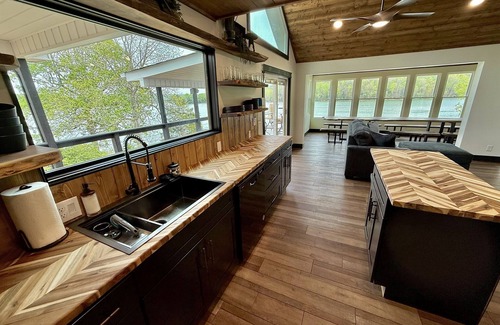 La Follette Cabina | 9 bdrm covered dock, firepit and large bar on water, Baltic hot tub, sleeps 26,