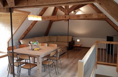 Le Bourg-d'Oisans Casa | 9 habitaciones amplias y luminosas renovadas del siglo 19 Casa de la escuela