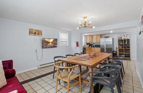 Ducktown Casa | 9 Bedroom, 14 Beds House Great for Big Groups Near Boardwalk, Tropicana