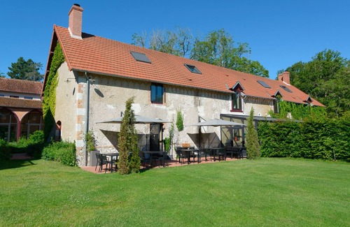 Saint-Laurent-Nouan Casa | 9 Bedroom Private vacation home in Saint-Laurent-Nouan