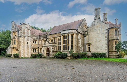 Seend Casa | 9 Bedrooms Grand Manor House Near Bath: Sleeps 26