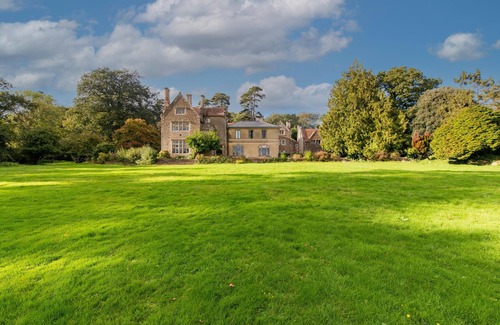 Seend Casa | 9 Bedrooms Grand Manor House Near Bath: Sleeps 26