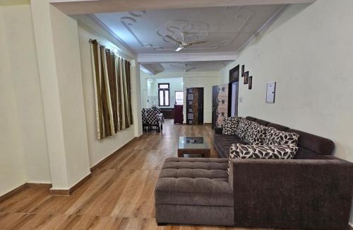 Alambagh Apartamento | 9 BHK in Krishna Nagar Lucknow LKO 9BHK 201L,202R&302R
