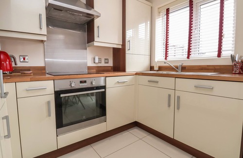 Newport Cabaña | 9 BLUEBELL LANE, pet friendly, with a garden in Newport, Shropshire