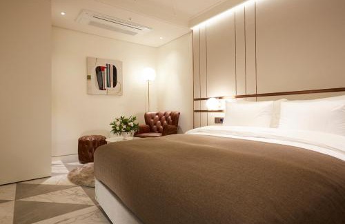 Seogyo-dong Hotel | 9 Brick Hotel