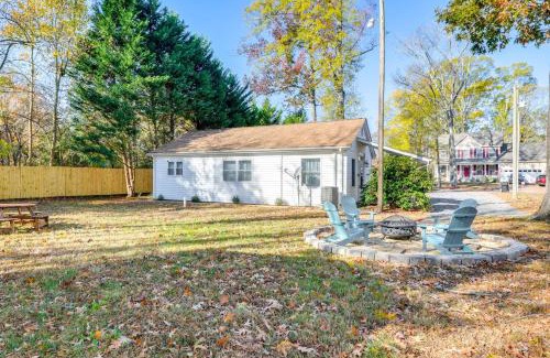 Colonial Beach Casa | 9 Mi to Colonial Beach Charming Cottage with Yard!