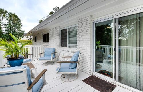 Decatur Casa | 9 Mi to Downtown Atlanta Home with Deck and Yard!
