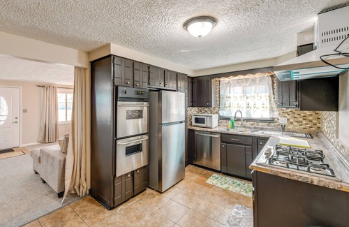 Cheektowaga Casa | 9 Mi to Dtwn Buffalo: Family Escape w/ Fenced Yard