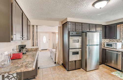 Cheektowaga Casa | 9 Mi to Dtwn Buffalo: Family Escape w/ Fenced Yard