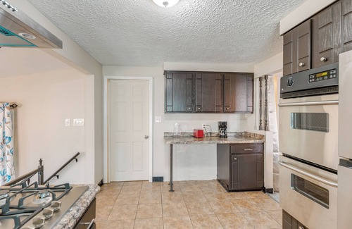 Cheektowaga Casa | 9 Mi to Dtwn Buffalo: Family Escape w/ Fenced Yard
