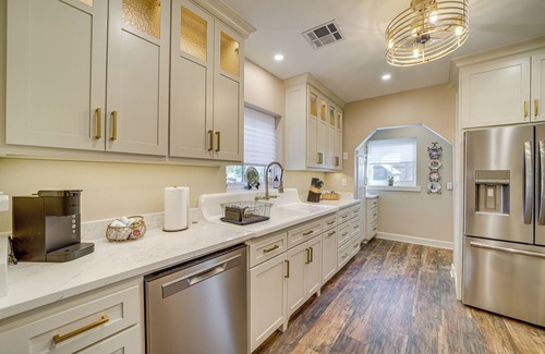 Sand Springs Casa | < 9 Mi to Dtwn Tulsa: Lovely Home w/ Yard & Deck!