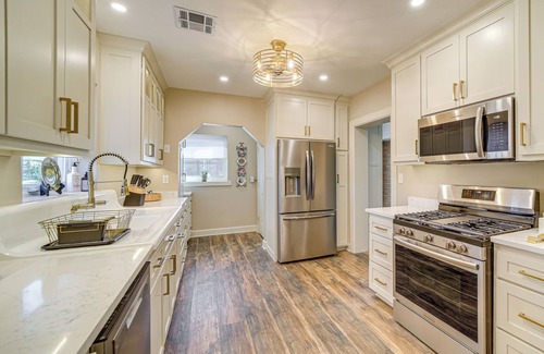 Sand Springs Casa | < 9 Mi to Dtwn Tulsa: Lovely Home w/ Yard & Deck!