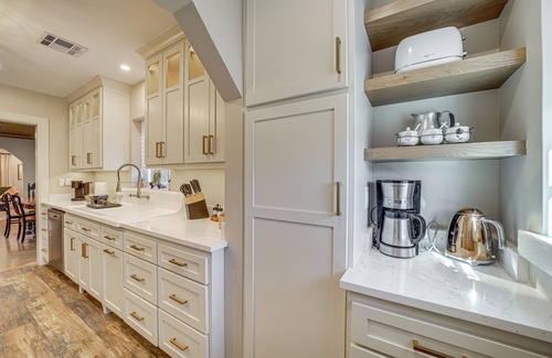 Sand Springs Casa | < 9 Mi to Dtwn Tulsa: Lovely Home w/ Yard & Deck!