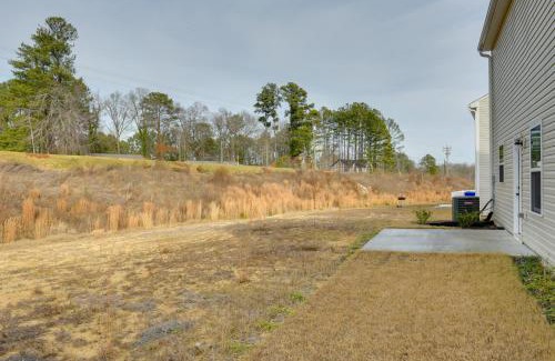 Durham Casa | 9 Mi to Duke University Spacious Home with Yard!